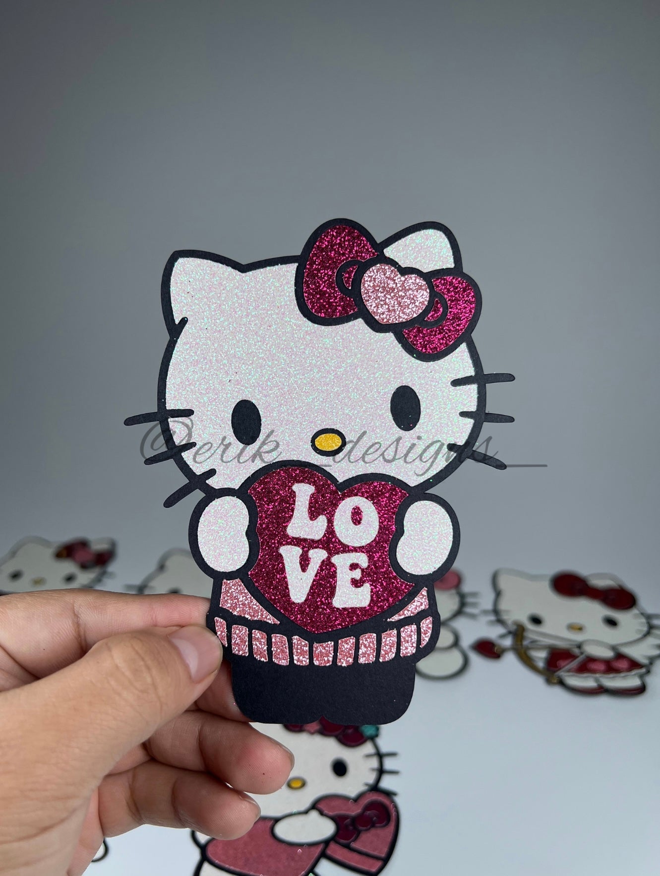 Hk “Love” Glitter Topper